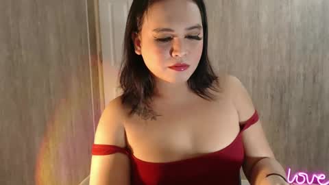 KELLY MCDOLEN online show from March 6, 2:58 pm