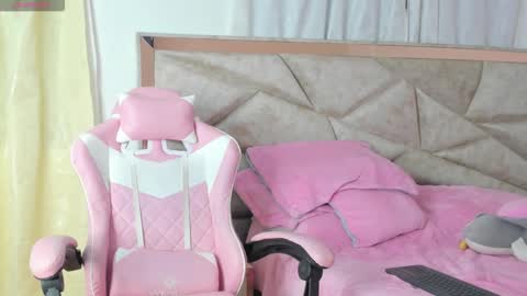 Snapshot of kendal_hot1 chatting on October 23, 10:47 pm Aleja3 online show from October 23, 10:47 pm