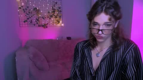 Snapshot of kevi_sunn chatting on September 14, 8:24 pm kevi here online show from September 14, 8:24 pm
