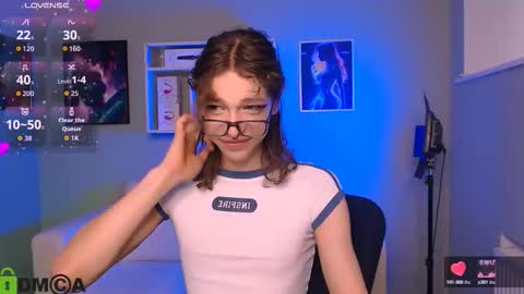 Snapshot of kevi_sunn chatting on October 3, 9:42 am kevi here online show from October 3, 9:42 am