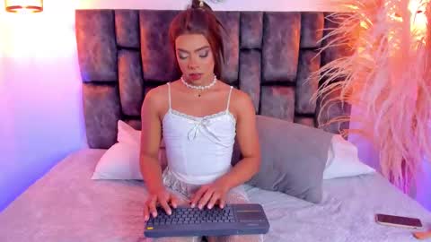 kris_kane1 online show from February 20, 10:45 pm