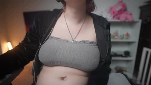 Snapshot of krystalsyxx chatting on February 23, 2:29 am Krystal Syx online show from February 23, 2:29 am