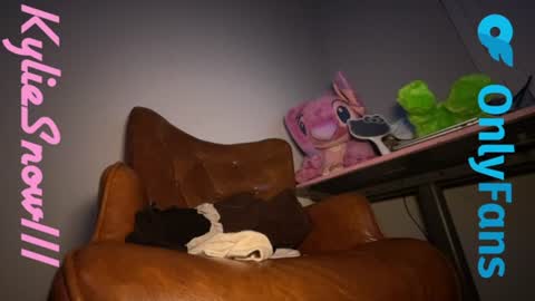 Kylie Snow online show from June 25, 2:43 pm