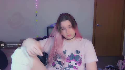 Snapshot of lil_alison_heart chatting on December 11, 2:10 pm Lil Alison Heart online show from December 11, 2:10 pm