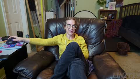 Linzy19 online show from December 30, 3:25 am