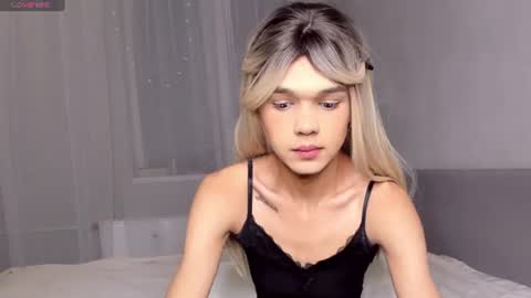 lizzydelrey online show from July 27, 12:17 am