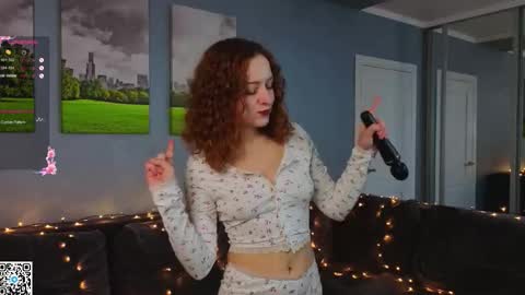 Lola online show from January 8, 4:00 pm