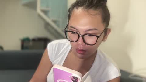 A V A online show from August 2, 3:40 am