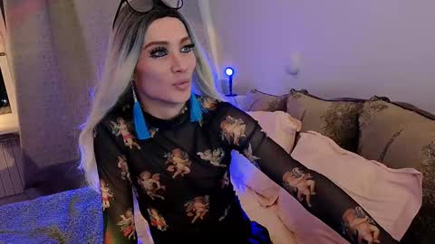 Mari online show from December 19, 2:24 pm