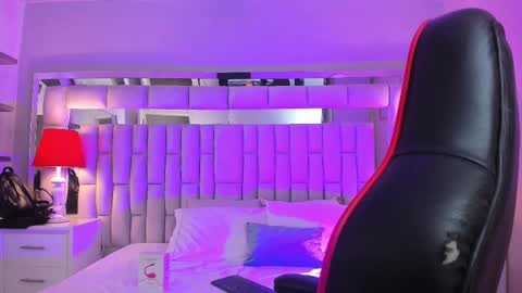 mariiahneedles online show from October 31, 4:11 am