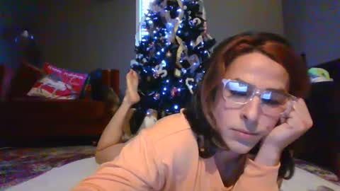 Snapshot of mayra_mayhem chatting on December 9, 3:22 pm diana doll online show from December 9, 3:22 pm