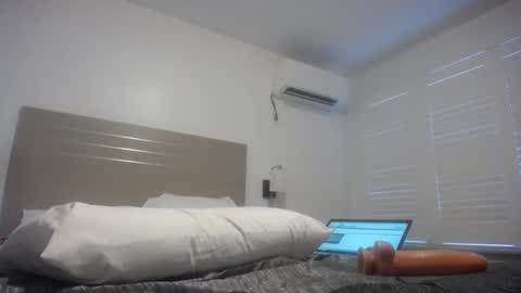 melaniskrews online show from February 28, 5:19 pm