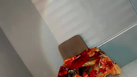 Snapshot of mi_amor18 chatting on January 2, 8:17 am Hera online show from January 2, 8:17 am