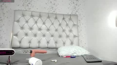 michelle perla online show from October 22, 7:05 pm