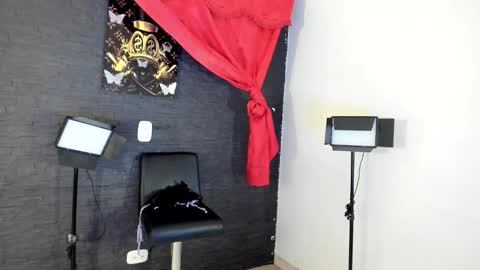 Snapshot of miiaah_kaliffa chatting on October 12, 7:55 am  MELANIE  online show from October 12, 7:55 am