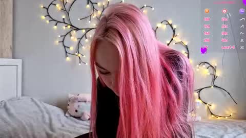 MisaMew online show from February 2, 8:13 am