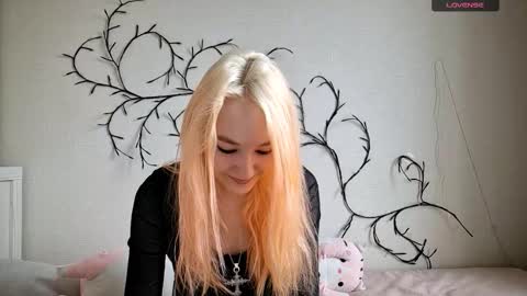 MisaMew online show from February 24, 8:07 am