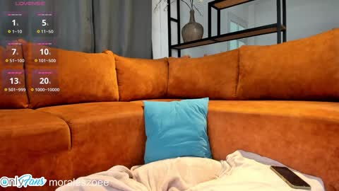 Zoee     online show from January 5, 2:30 pm