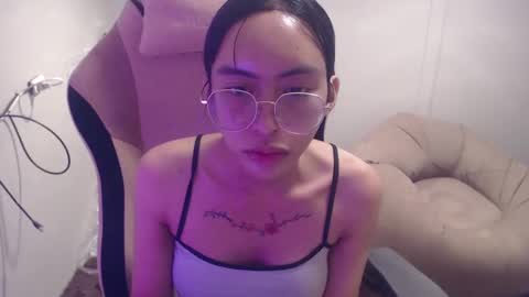 Snapshot of monstercockselfsuck chatting on January 24, 11:04 am ELYSE A SIMPLE GIRL online show from January 24, 11:04 am