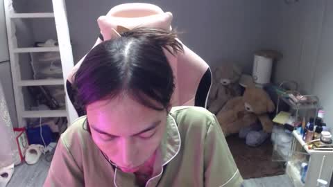 ELYSE A SIMPLE GIRL online show from December 17, 3:50 pm