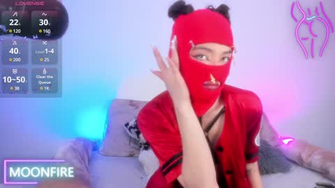 Snapshot of moonfiredance chatting on December 10, 10:05 am Nicky online show from December 10, 10:05 am