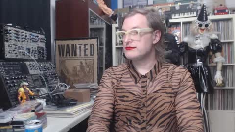 Snapshot of muziknerd chatting on September 14, 5:34 am Muziknerd online show from September 14, 5:34 am