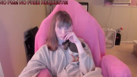 Snapshot of nacmar chatting on February 4, 9:41 pm Natalie Marlo online show from February 4, 9:41 pm