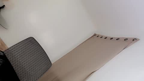QUEEN CATHLEA HERE online show from June 5, 6:58 pm