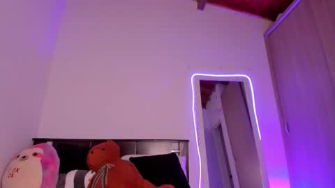 Sara  online show from November 12, 6:36 am