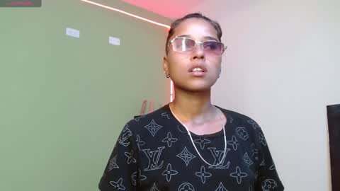 Noha Thomson online show from January 21, 8:43 pm