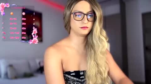 Snapshot of pame_leon chatting on February 6, 3:31 pm  . online show from February 6, 3:31 pm