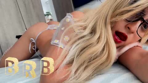 Snapshot of pame_leon chatting on February 25, 9:13 pm  . online show from February 25, 9:13 pm