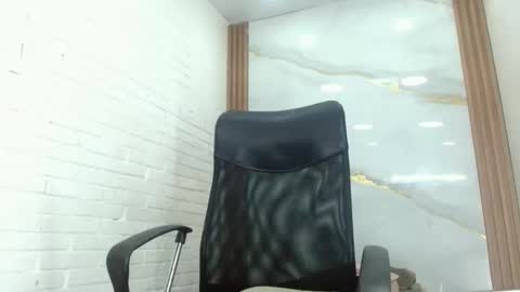 Penelopee Rouse online show from October 23, 10:47 pm