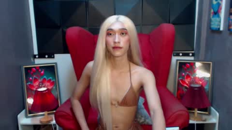 perryperezz online show from February 1, 8:18 am