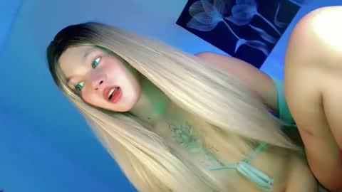 Flor online show from October 23, 10:03 pm