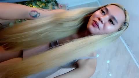 CALL ME YOUR QUEEN AIVY1 online show from November 21, 10:00 pm