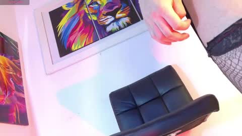 quuen_valery online show from June 1, 9:00 am