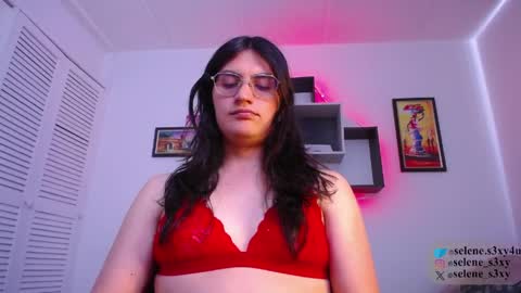selene_s3xy online show from May 30, 7:34 pm