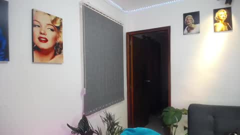 Shellsy H   online show from January 29, 8:14 pm