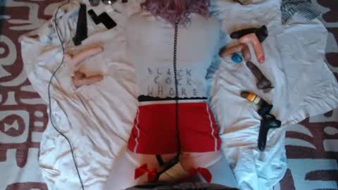 Snapshot of slutgurl_pdx chatting on January 1, 5:55 pm slutgurl_pdx online show from January 1, 5:55 pm