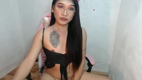  Lovie  online show from February 19, 10:01 am