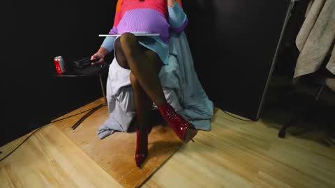 MISS SISSY CHERI online show from November 13, 4:58 pm