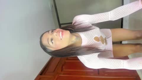 Snapshot of sophia_horny19 chatting on October 21, 7:32 am sophia_horny19 online show from October 21, 7:32 am