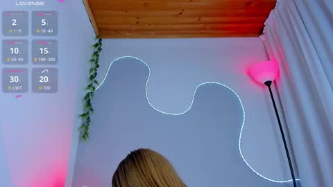 Sophie online show from October 31, 9:01 pm