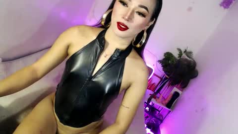 Alora online show from December 15, 6:53 am