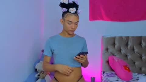Snapshot of stassiebell chatting on March 12, 5:35 am stassiebell online show from March 12, 5:35 am