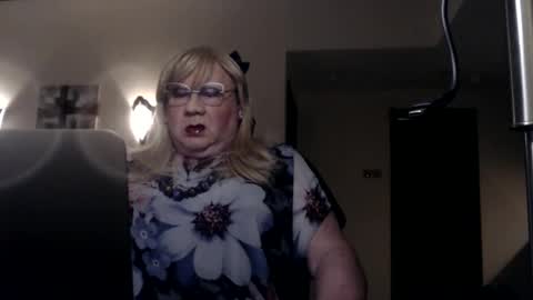 Snapshot of suzannebanci chatting on February 28, 3:48 pm My name is Sissy or more fully Suzanna Aprilia Maria Mariquita Catarina Chinita Banci. Soy una puta - que chimba ladybug online show from February 28, 3:48 pm