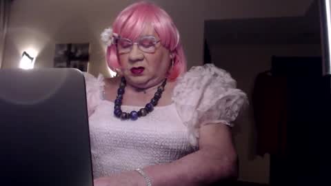 Snapshot of suzannebanci chatting on March 7, 4:47 pm My name is Sissy or more fully Suzanna Aprilia Maria Mariquita Catarina Chinita Banci. Soy una puta - que chimba ladybug online show from March 7, 4:47 pm