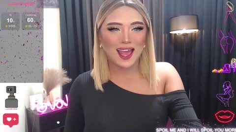 Snapshot of sweetbella118 chatting on February 5, 5:32 pm bella online show from February 5, 5:32 pm