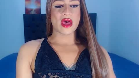 Snapshot of sweetsofiats chatting on October 14, 1:39 am SOFIA online show from October 14, 1:39 am